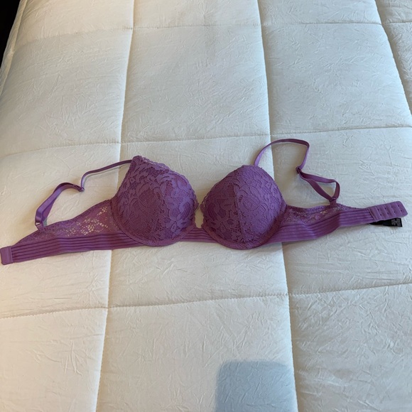 Victoria's Secret Lace Push-Up Bra with Adjustable Straps - Picture 4 of 5